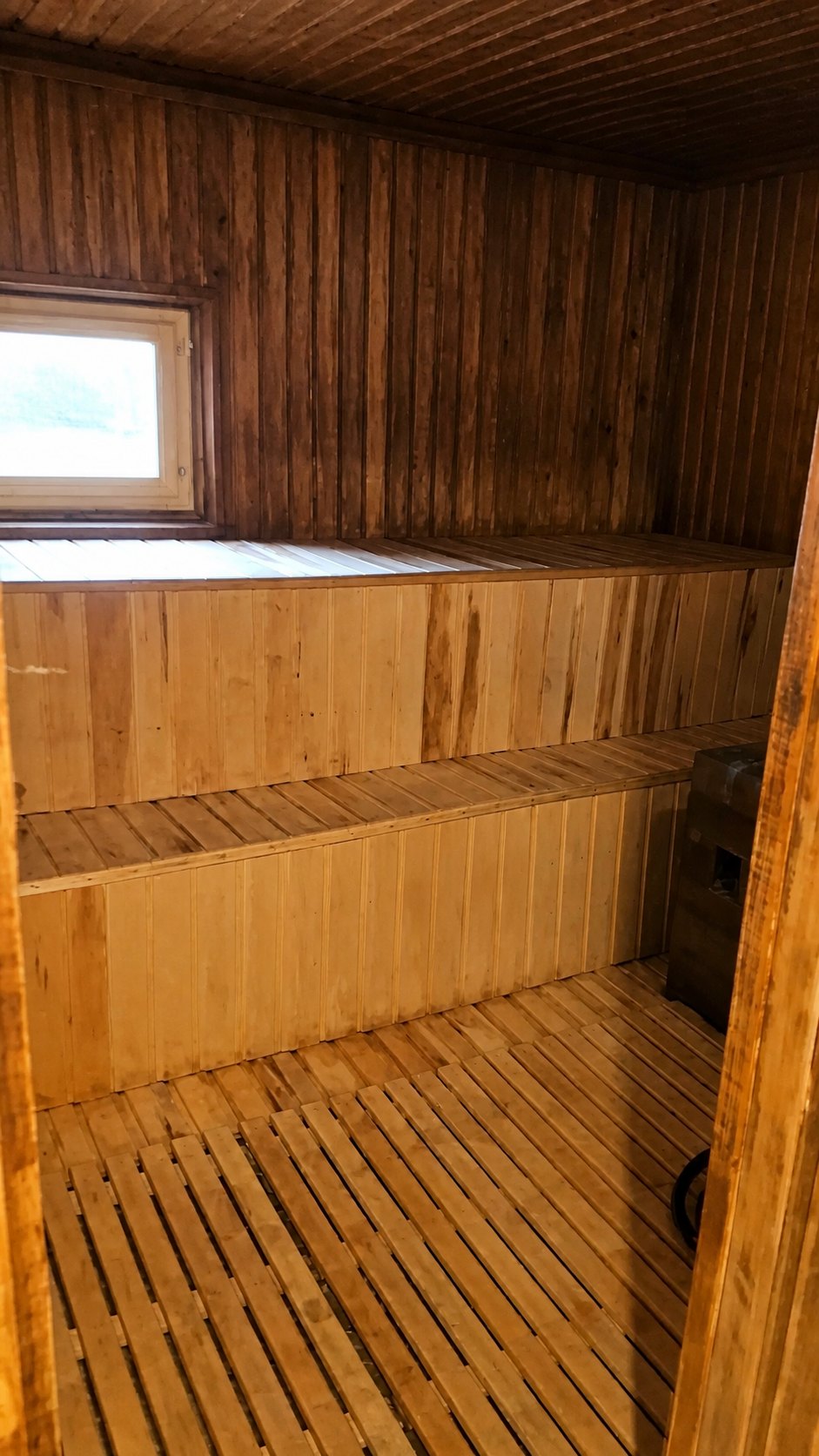 Парная бани на дровах в Новотроицке с полками из липы